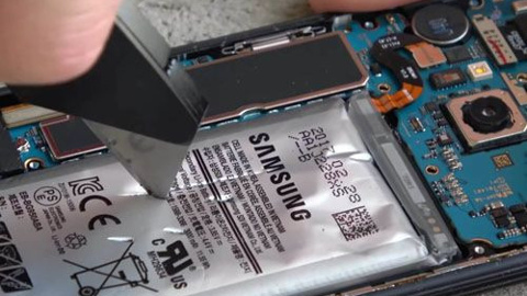 Galaxy S8 testere ile kesildi (Video)