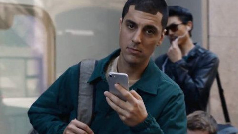 Samsung, iPhone ile feci dalga geçti! (Video)