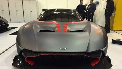 Aston Martin Vulcan : 2.4 Milyon Dolarlık Canavar