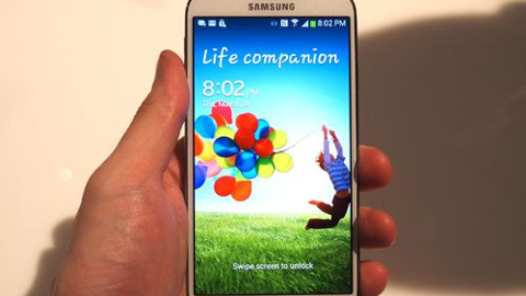 Galaxy S4 yine yandı! (Video)