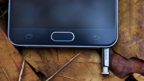 Hangisi daha sağlam? Galaxy Note 7 vs iPhone 6S (Video)