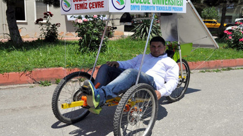 Türk gençleri güneş enerjili bisiklet icat etti!