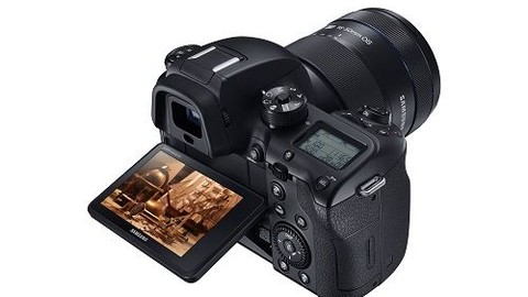 Samsung'un yeni nesil DSLR makinesi NX1 ödül üstüne ödül kazanıyor