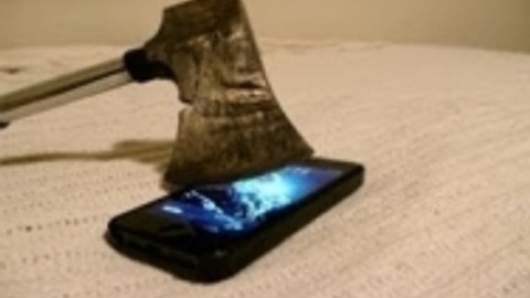 İPhone 5'in baltayla mücadelesi!