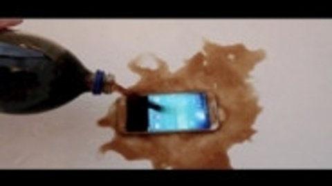 Samsung Galaxy S4'e  Pepsi döküldü