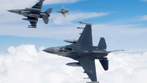 F-16 ve F-15 it dalaşı yaparsa