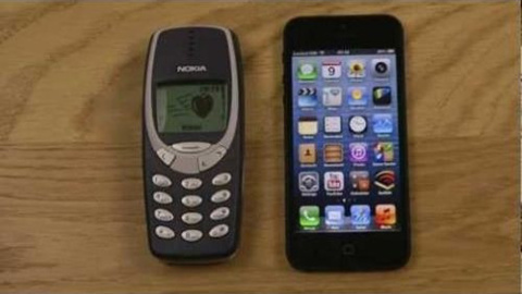 Nokia 3310 ve iPhone 5 iOS 7 Beta 2 -Hangisi hızlı