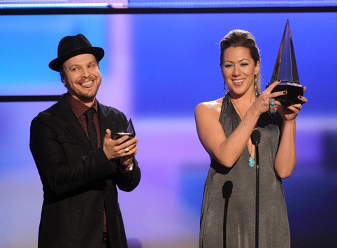 1354106299_gavindegrawcolbiecaillat.jpg