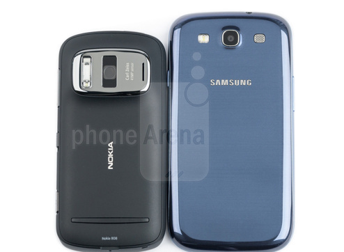 1341843261_nokia-808-pureview-vs-samsung-galaxy-s-iii-02.jpg