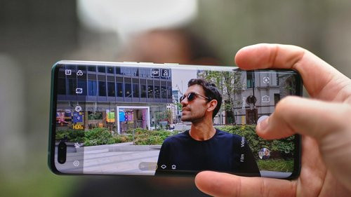 Kulaklık hediyeli akıllı telefon fırsatı! Üstelik indirimli fiyata - Resim : 1