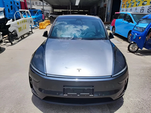 Sanayi ustaları bunu da yaptı: Eski Tesla Model Y'yi Juniper'e çevirdiler - Resim : 1