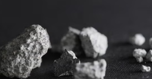 Dünyadan bile yaşlı! Eve düşen meteorun sırrı - Resim : 1