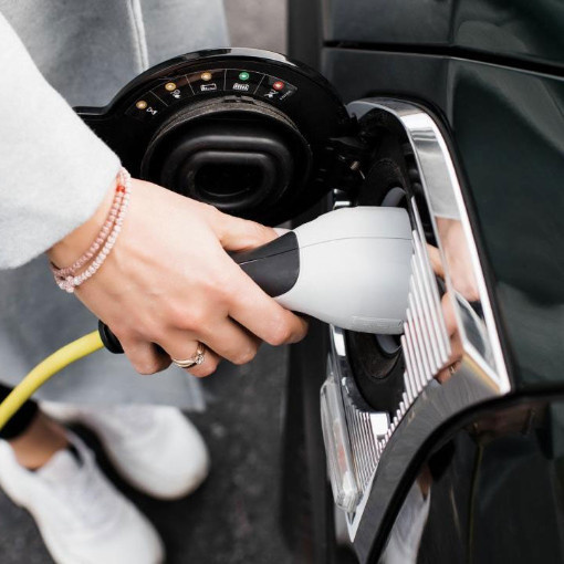 Elektrikli otomobillerde menzil yarışı: 500 km sınırı aşan modeller belli oldu!