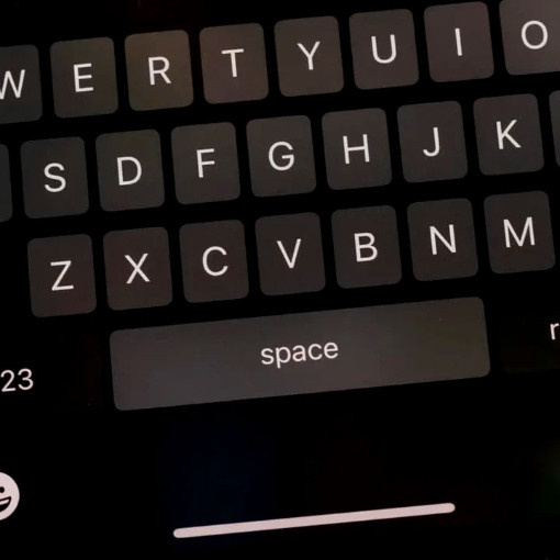 Apple, iPhone'lardaki klavye sorununu yıllar sonra çözdü