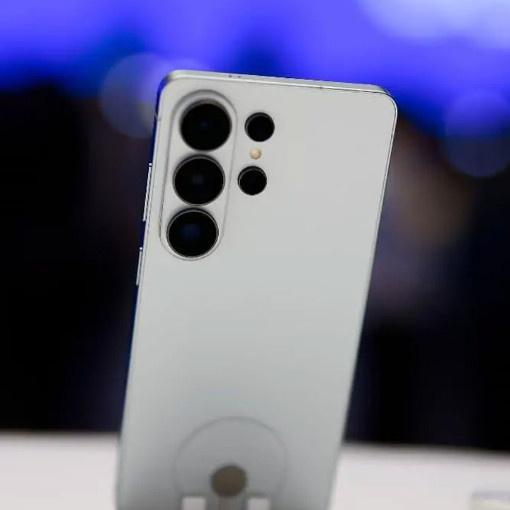 Samsung Galaxy S27 silikon karbon batarya ile gelecek!