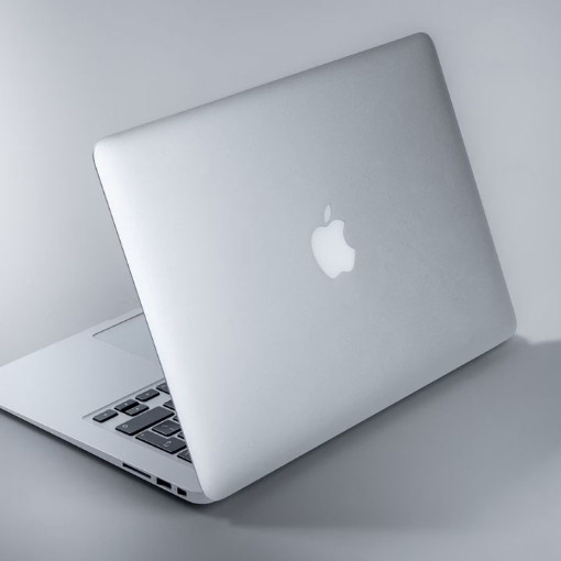 MacBook Neo, John Ternus'un Apple liderliğinin ilk işareti