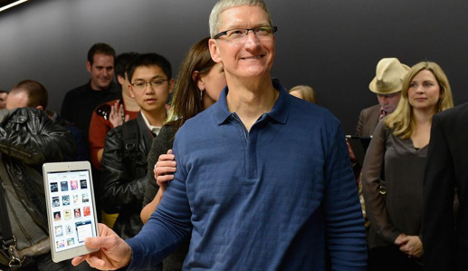 1360772866_tim-cook-ipad-mini.jpg