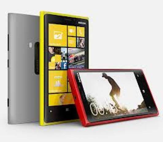 Nokia ailesinin yeni akıllıları: Lumia 720 ve 520 - Resim: 1