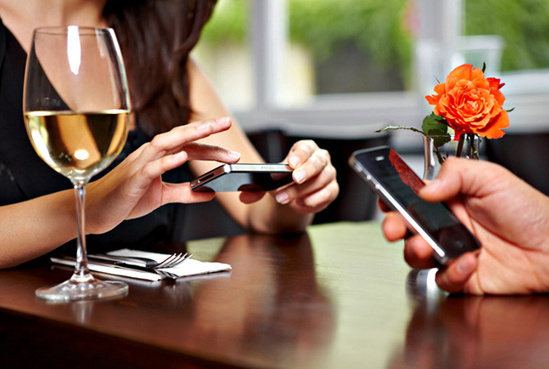 1385550666_restaurant-smartphone.jpg 1385550666_restaurant-smartphone.jpg