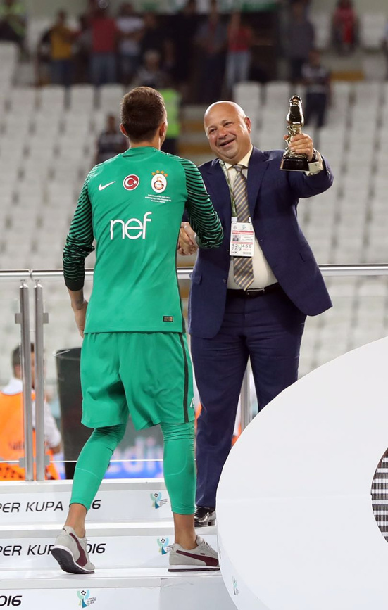1471186277_muslera.jpg