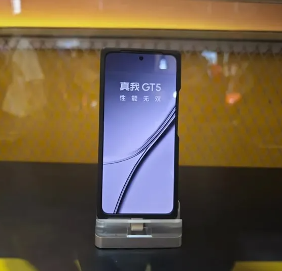 Realme GT5’in hem özellikleri hem de tasarımı ortaya çıktı - Resim : 1