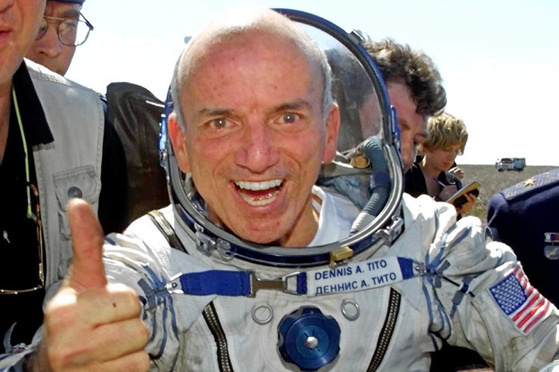 82 yaşındaki milyarder uzay turisti - Resim : 1