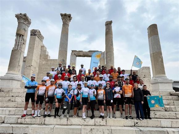 Bisiklet tutkunları, pedallarını TEGV’li çocuklara umut olmak için çevirdi - Resim : 2