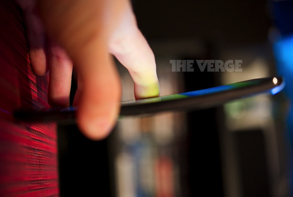 1383244400_lg-g-flex-3.jpg 1383244400_lg-g-flex-3.jpg