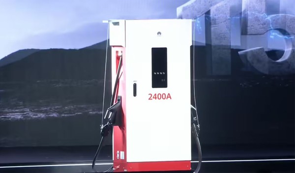 Huawei yeni elektrikli otomobil şarj cihazını tanıttı, sadece 15 dakika - Resim : 1