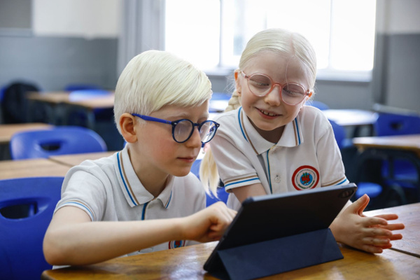 Türk Telekom’un ‘TahtApp’ uygulaması ile az gören çocuklar sınıflarda engelleri aşıyor - Resim : 1