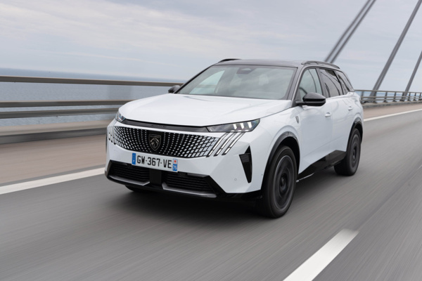 Peugeot, E-5008 ile teknolojiyi, tasarımı ve sanatı buluşturuyor - Resim : 1