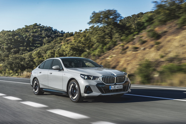 BMW iX3 ve BMW M5 Touring  Almanya’da “Altın Direksiyon” Ödülünü Kazandı - Resim : 2