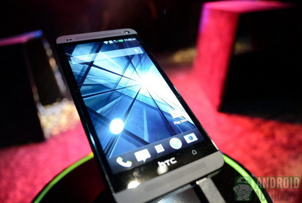 1361306616_htc-one-leftaa.jpg