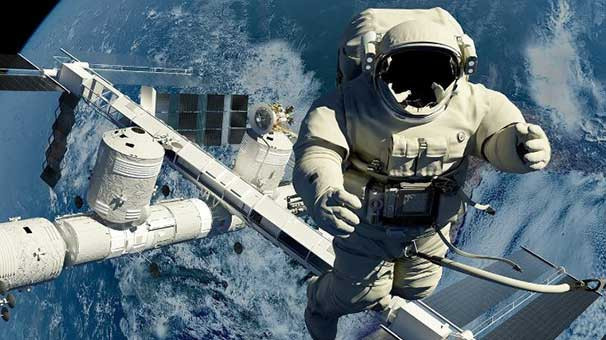 İki Rus kozmonot en uzun uzay yürüyüşüne imza attılar! - Resim : 1