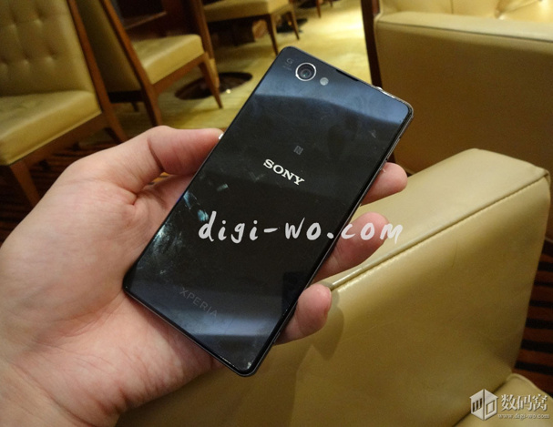 1388432864_xperia-z1-mini-sony-.jpg