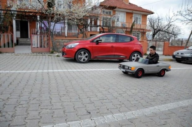 Tek kişilik 'Junior Mercedes'ini satıyor - Resim: 1