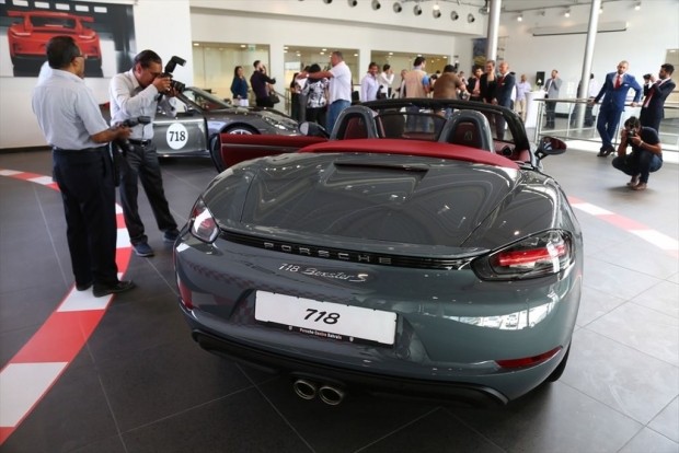 Porsche'un yeni modelleri 718 Boxster ve 718 Boxster S - Resim: 9