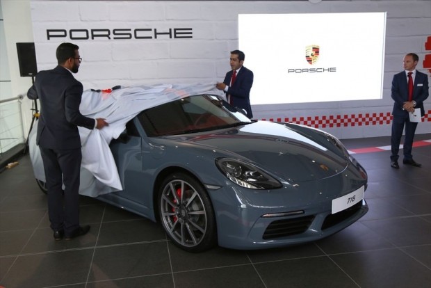 Porsche'un yeni modelleri 718 Boxster ve 718 Boxster S - Resim: 4