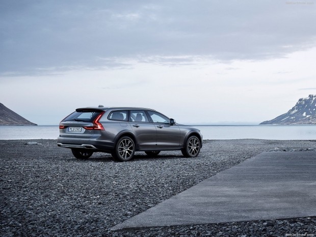 Volvo V90 Cross Country 2017 - Resim: 1