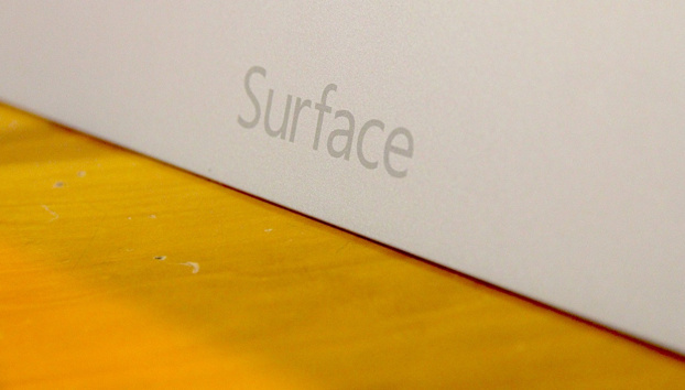 1381673218_surface2handson4.jpg