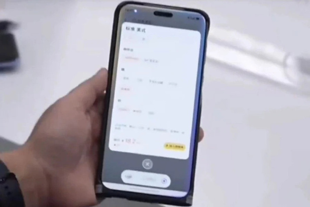 Honor CEO'su Magic 7'nin Ön ve Arka Tasarımını Gösterdi - Resim : 1