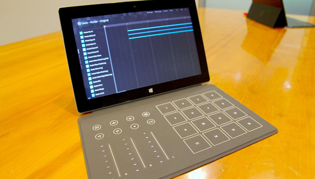 1381673239_surface2handson7.jpg