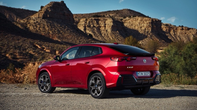 BMW iX2 xDrive 30 modelinin yol testi sonuçları ne gösteriyor? - Resim : 1