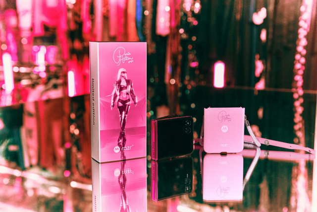 Motorola Razr+ Paris Hilton Edition satışa çıkıyor, bu telefon yok satar - Resim : 1