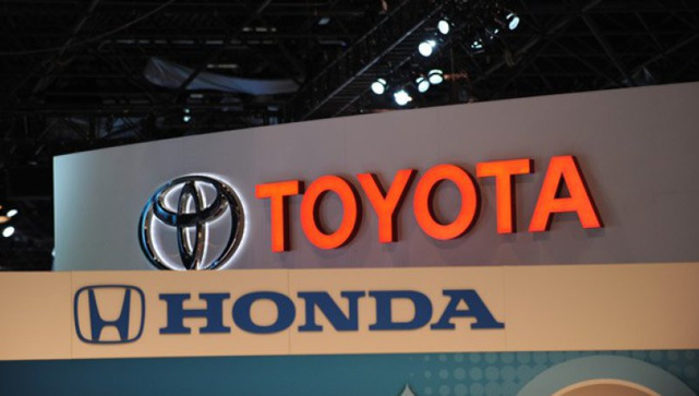1465148815_toyota-honda-sign-overlap.jpg