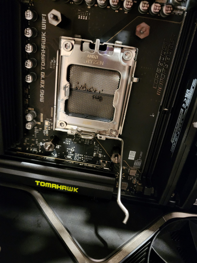 AMD Ryzen 7 9800X3D İşlemcisi Hem Kendini Hem Anakartı Yaktı - Resim : 2
