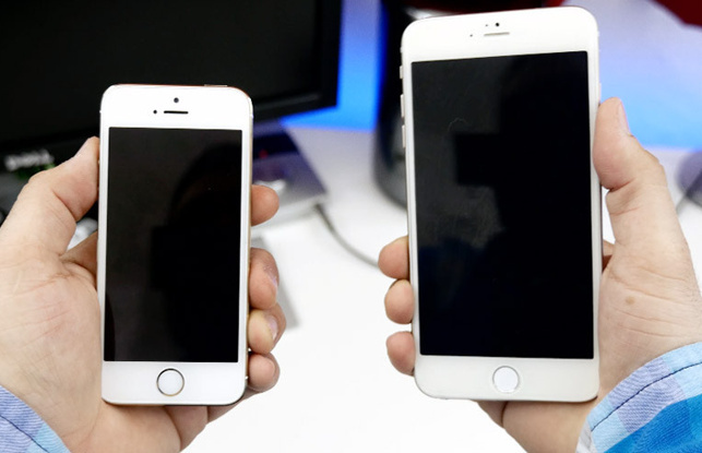 1403706887_5.5-inch-iphone-6-vs-iphone-5s.jpg 1403706887_5.5-inch-iphone-6-vs-iphone-5s.jpg