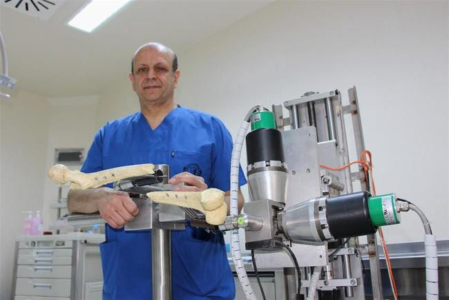 Türk doktorun buluşu kırıkları ameliyatsız iyileştirecek! - Resim : 1