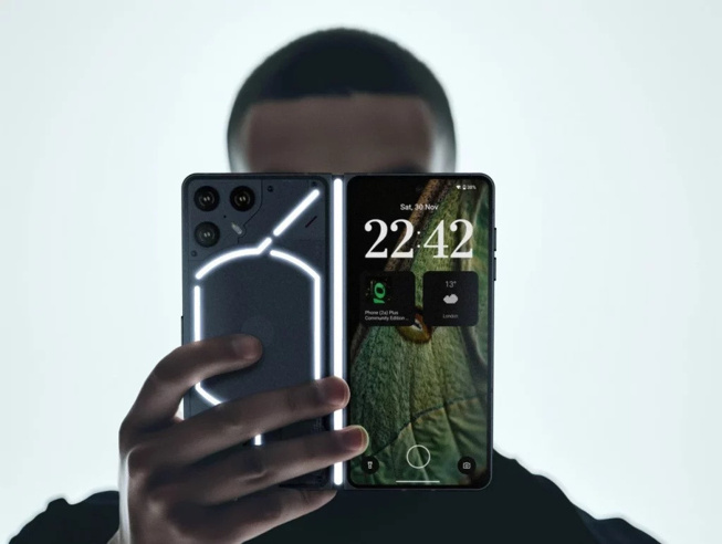 Nothing Bir Katlanabilir Telefon Yapsa Nasıl Olurdu? - Resim : 1