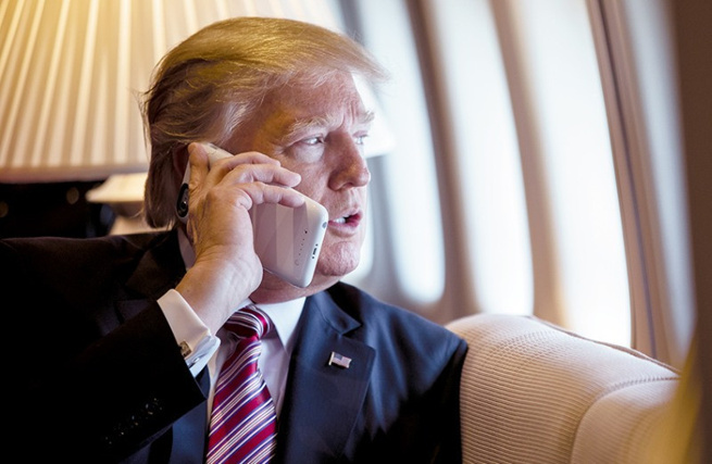 Trump iPhone kullanma konusunda ısrarlı - Resim : 1